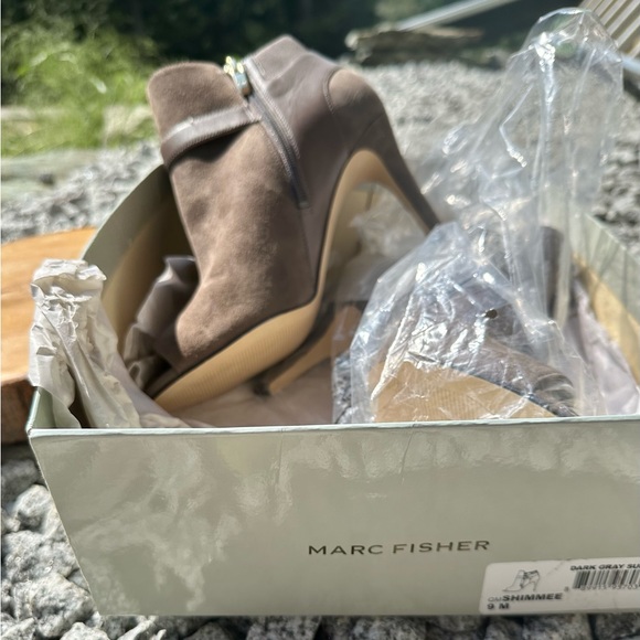 NEW Marc Fisher Dark Gray Suede zip up Bootie size 9M - Picture 8 of 10